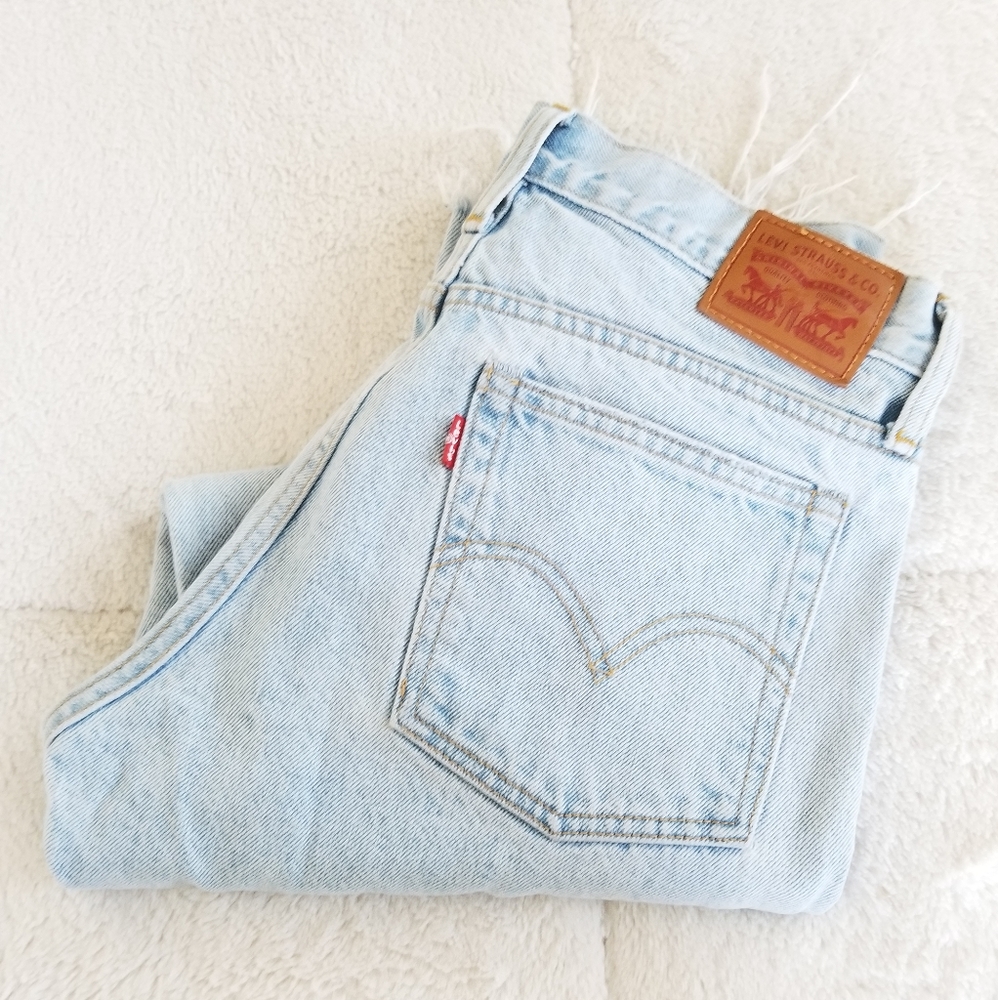 Levi's Raw Hem High Waisted Boyfriend Jean